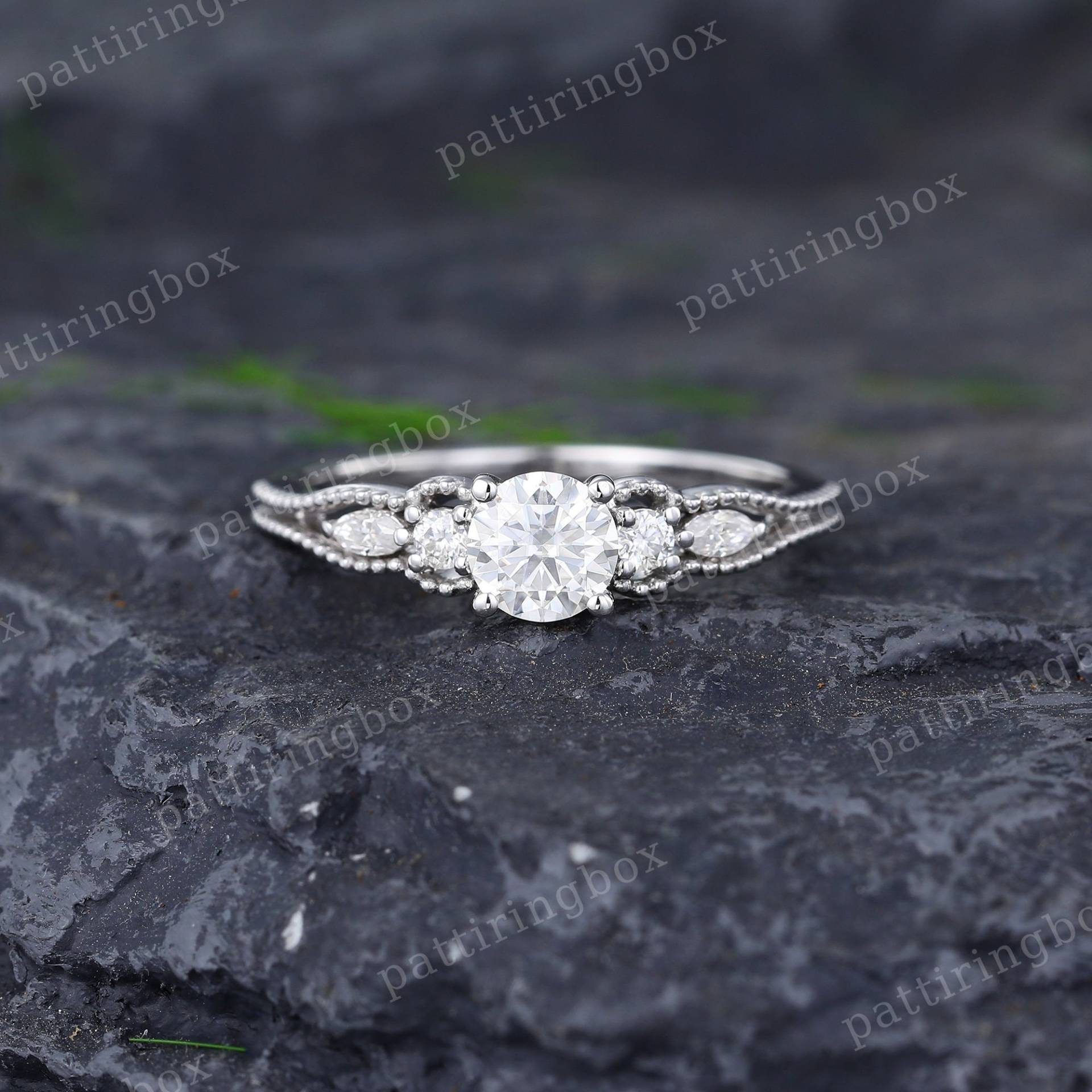 Vintage 14K Weißgold Moissanite Verlobungsring Einzigartige Frauen Milgrain Diamant Braut Hochzeit Jahrestag Versprechen Ring Geschenk von pattiringbox