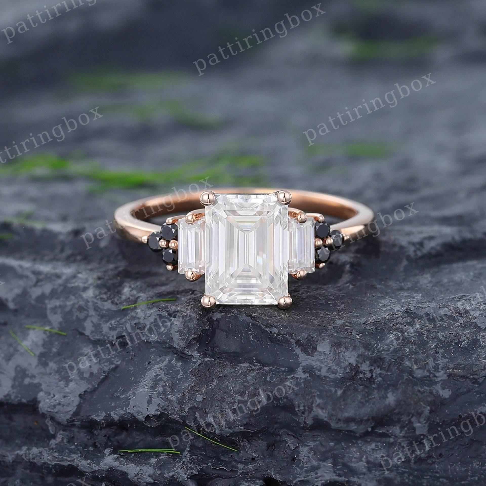 Vintage Moissanite Verlobungsring Einzigartiger Smaragdschliff Rosegold Black Diamond Cluster Ring Hochzeit Jahrestag Versprechen Ring von pattiringbox