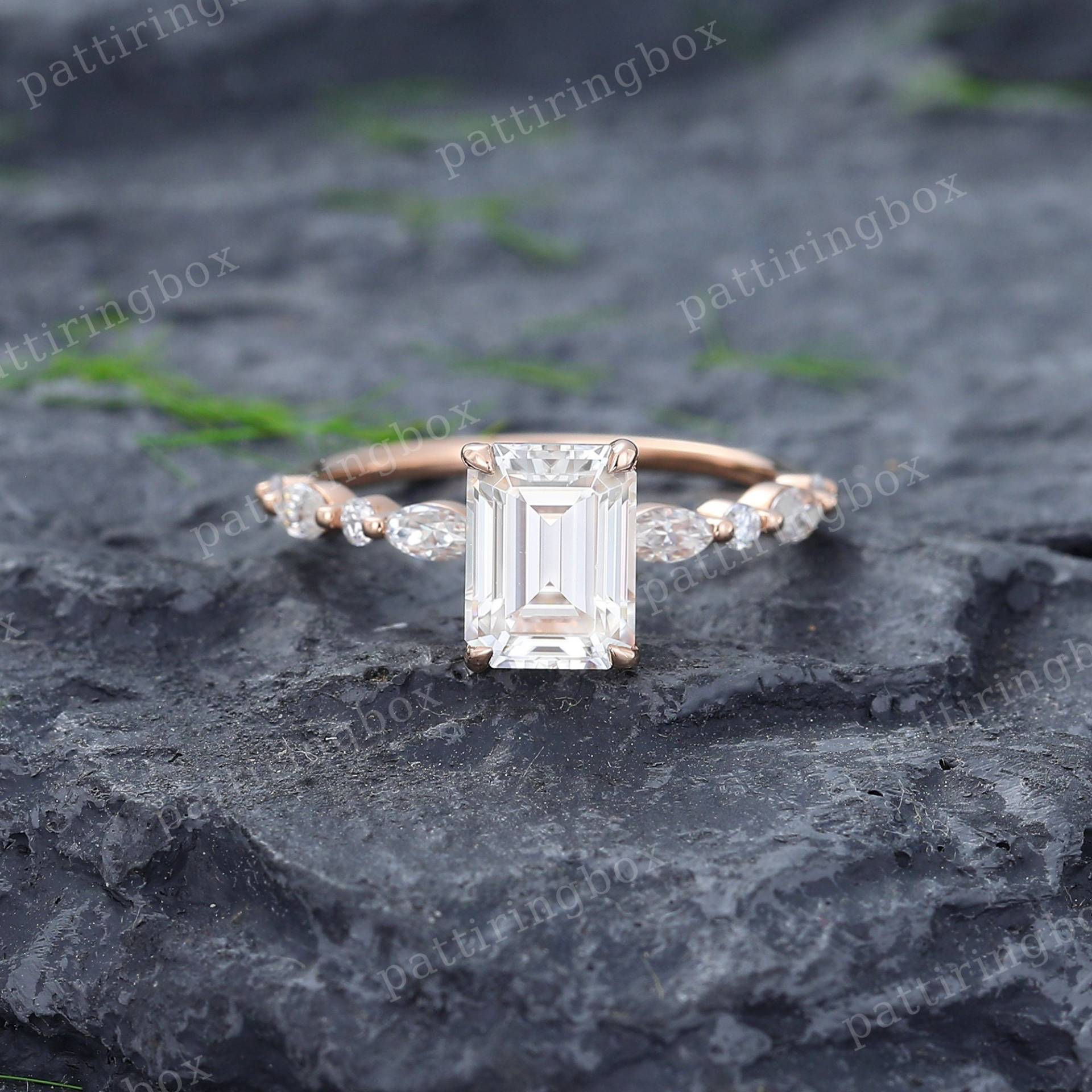 Vintage Moissanit Verlobungsring Smaragdschliff Einzigartiger Roségold-Verlobungsring Marquiseschliffring Art-Deco-Hochzeitsjubiläum Versprechensring Vintage Moissanit Verlobungsring Smaragdschliff Einzigartiger Roségold-Verlobungsring Marquiseschliffring Art-Deco-Hochzeitsjubiläum Versprechensring von pattiringbox