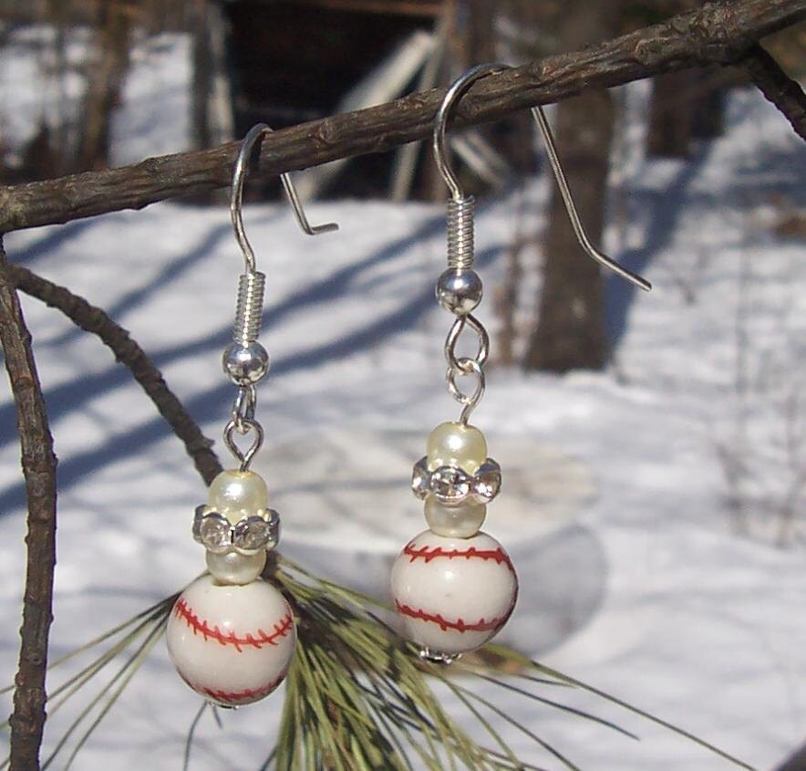 Perle Baseball-Ohrringe von pattistone