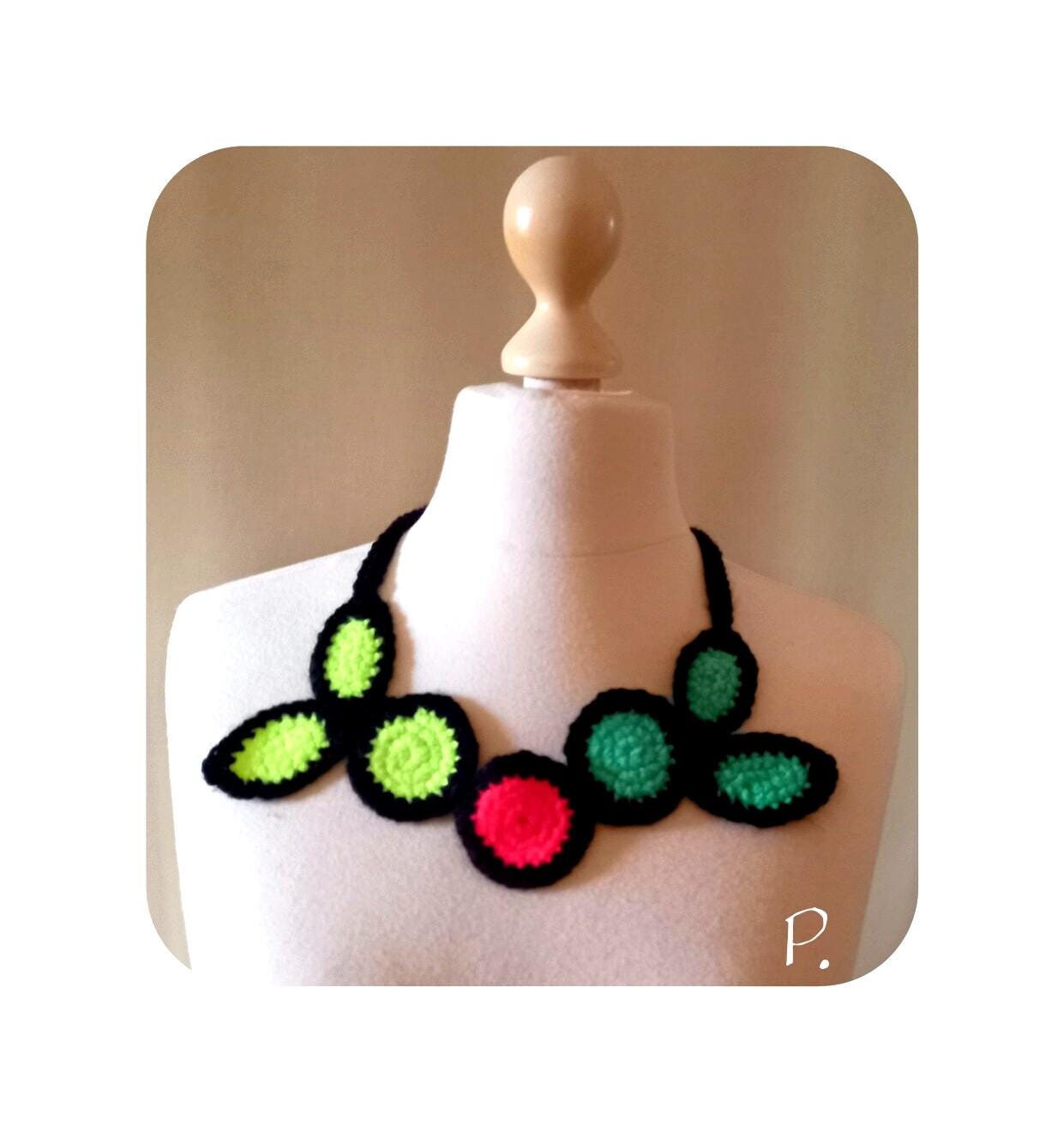 Textilschmuck > Häkelcollier; Textilkette; Kragen/Schwarz-Bunt Gr. One Size von paulARTisan