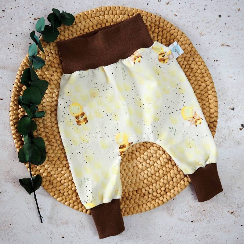 Babyhose Mit Hummeln Im Aquarellstil Kinder Pumphose Aus Jersey Insekten in Gelb Braun Für Mädchen Und Jungen von paulchens