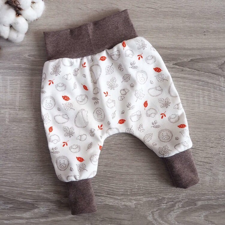 Pumphose Baby Igel Waldtiere Creme Schlamm Braun Kuschel Jersey Kinder Hose Geburt Geschenk Herbst Rostrot Herbstlaub von paulchens