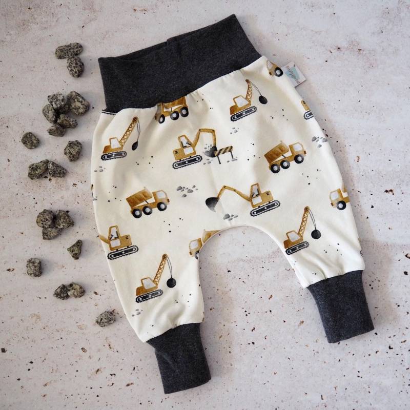 Pumphose Mit Baustellenfahrzeuge Stoff Aus Weichem Jersey Für Jungs Bagger Kipplaster Hose Baby Baustelle Gelb Anthrazit von paulchens