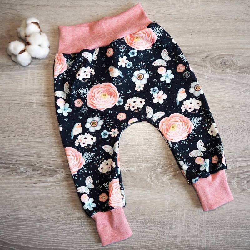 Sweathose Rotkehlchen Pumphose Baby Kinder Sweat Mädchen Vögelchen Blumen Winter Kuschelhose Jogginghose Schmetterlinge Rosa von paulchens
