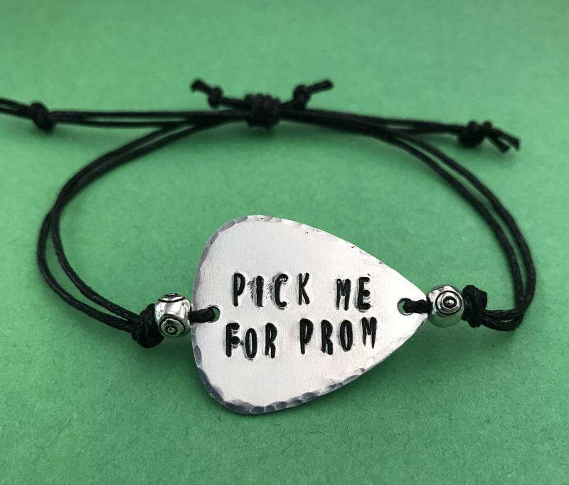 Promposal | Prom-Armband Prom Schmuck Gitarre-Pick-Armband Hand Gestempelt Armband Geschenk Musik-Liebhaber von peaceJOYloveShop