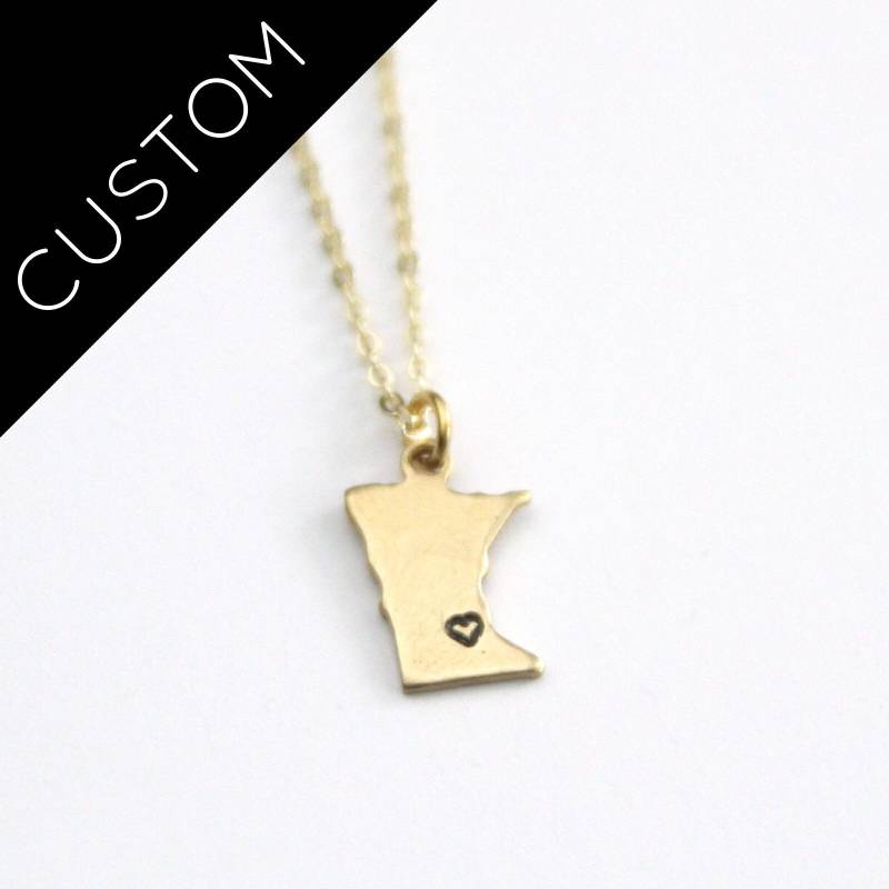 Minnesota Stamped State Herz Halskette | Personalisierter Messing Schmuck Brautjungfer Geschenk Hochzeit Gastgeschenk Umzugsgeschenk Beste Freunde von peachtreelane