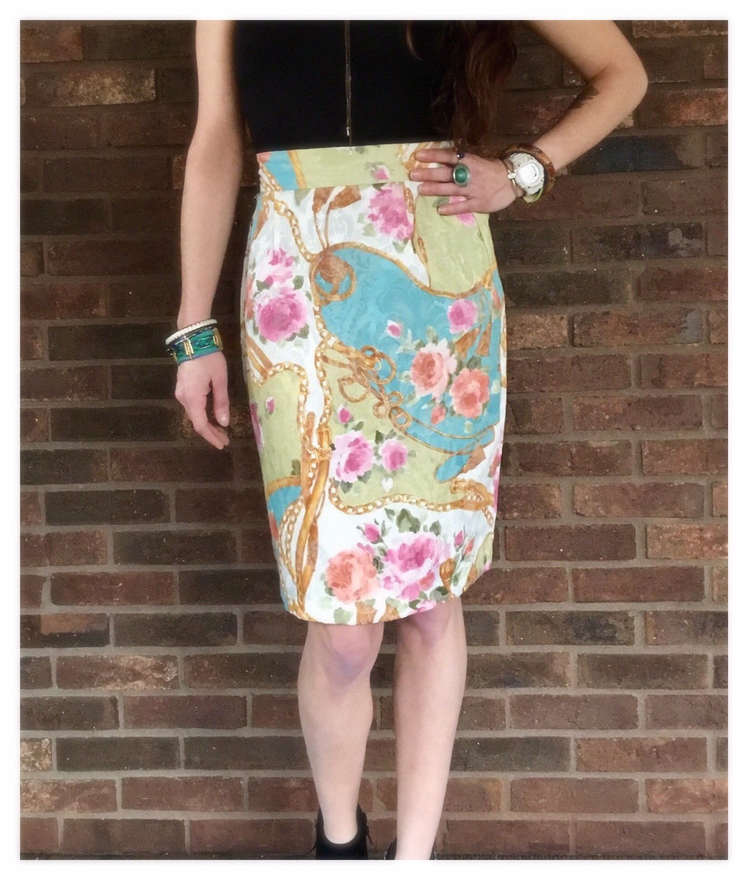 Hoch Taillierter Blumenseide Bleistift Rock von peacockandfloral