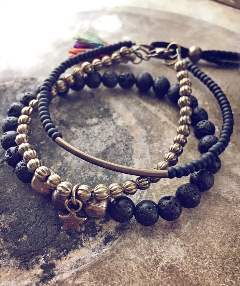 Boho Armband Set Lava Perle, Messing Stern Anhänger, Quaste Schmuck Stapel von peacockandlime
