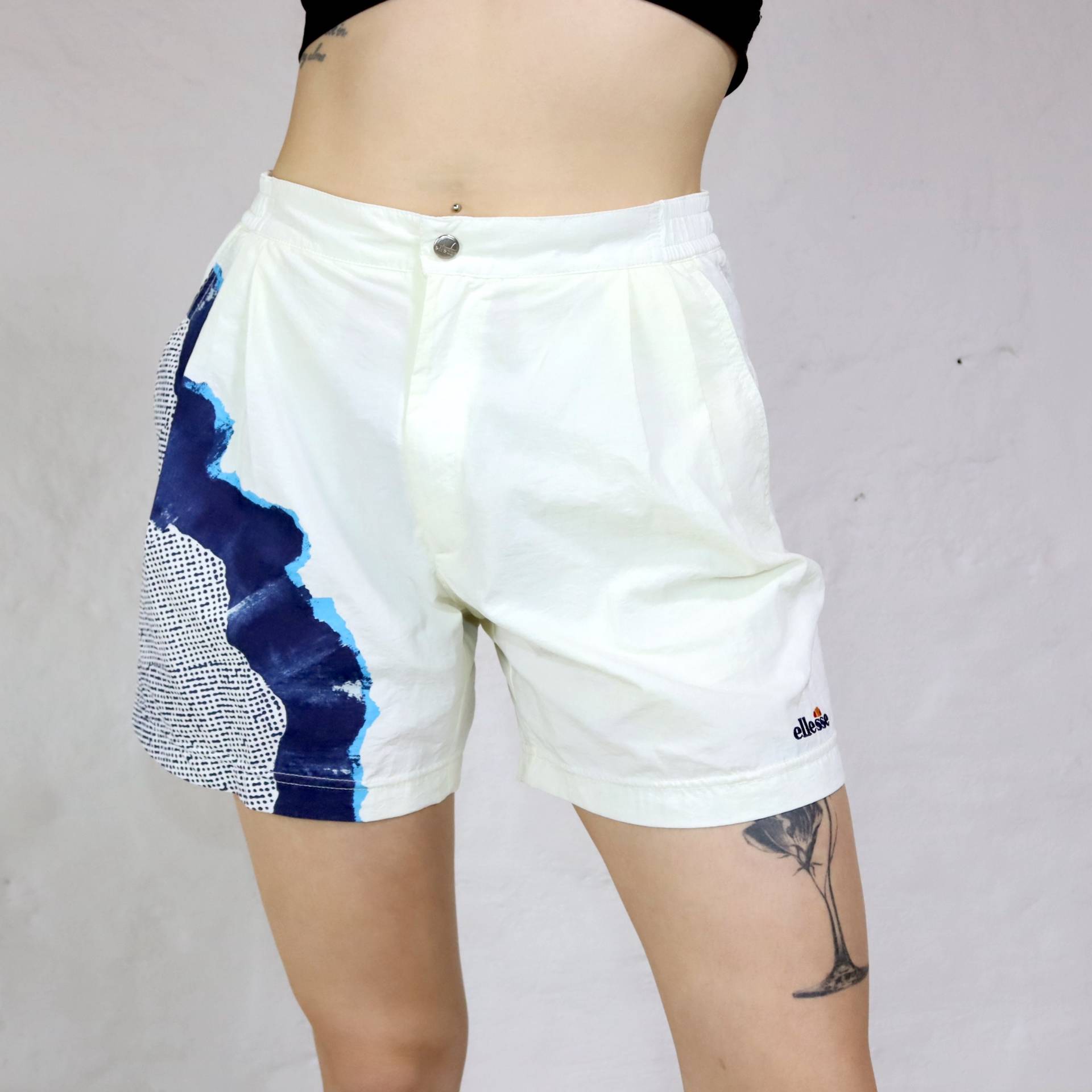 Vintage 80Er 90Er Ellesse Bermudashorts Weiß Crazy Pattern Deadstock 50 M von peakofvintage