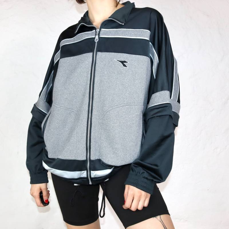 Vintage Diadora Trainingsjacke Abnehmbare Ärmel Schwarz Grau 46 von peakofvintage