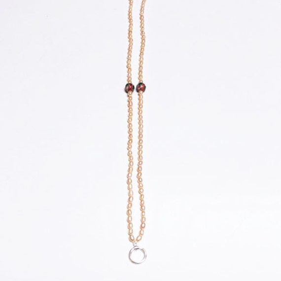 4-5mm Rosa Süßwasser Kultiviert Perle Cloisonne Brillengestell Inhaber, 29 " 4-5mm Rosa Süßwasser Kultiviert Perle Cloisonne Brillengestell Inhaber, 29 " von pearlbyiris