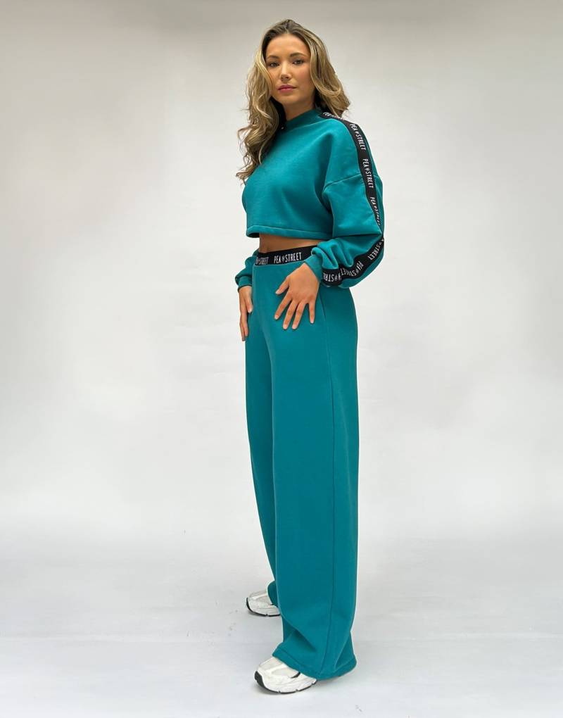 Petrolfarbenes Crop-Sweatshirt Pullover Loungewear Handgemacht Pea Street Logo von peastreetshop