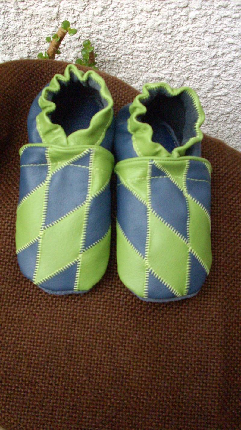 Lederpuschen "Grafik" Unikat von pelzdesign