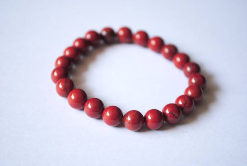 Eine Einfach Gestaltete Armband Aus Rotem Jaspis Perlen von penny1881