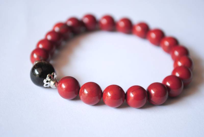 Eine Einfache Entworfen Armband Aus Rotem Jaspis Und Tigerauge Edelstein von penny1881