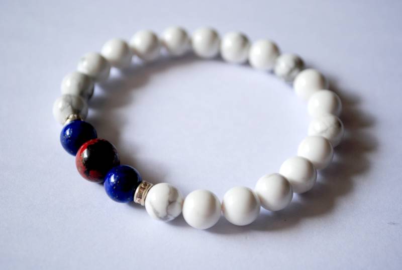 Eine Handgefertigte Qualität Howlite, Roter Jaspis Und Lapislazuli Armband Eine Handgefertigte Qualität Howlite, Roter Jaspis Und Lapislazuli Armband von penny1881