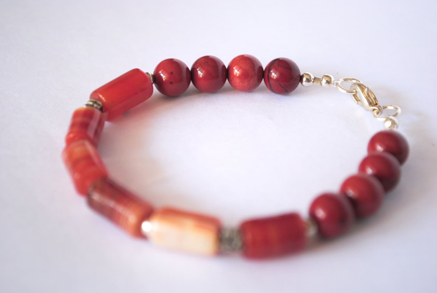 Handgemachte Entworfen Armband Aus Rotem Jaspis Und Achat Rot Gemischt Mit Silberperlen von penny1881