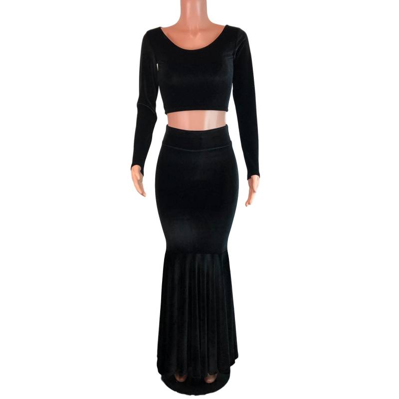 Schwarzer Samt Morticia Outfit - Mermaid Long Fit Und Flare High Waisted Maxi Rock Langarm Crop Top von peridotcloth