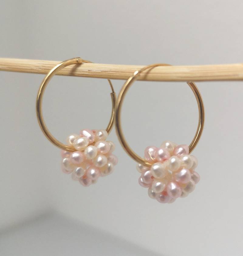 Kreolen Mit Süßwasserperlkugel/ Zarte 24K Gold Plated Ohrringe/ Perlen Weiß Rosé/ Geschenkidee von perlaOscura