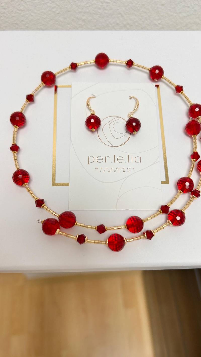 Rote Kette Geschenkt Idee Für Jede Anlass Minimalistisch Und Fein von perlelia