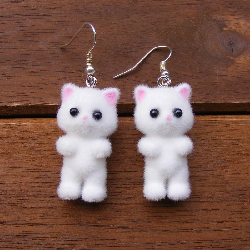 Ohrhänger Kätzchen in Weiß Oder Grau von perlenalchemy