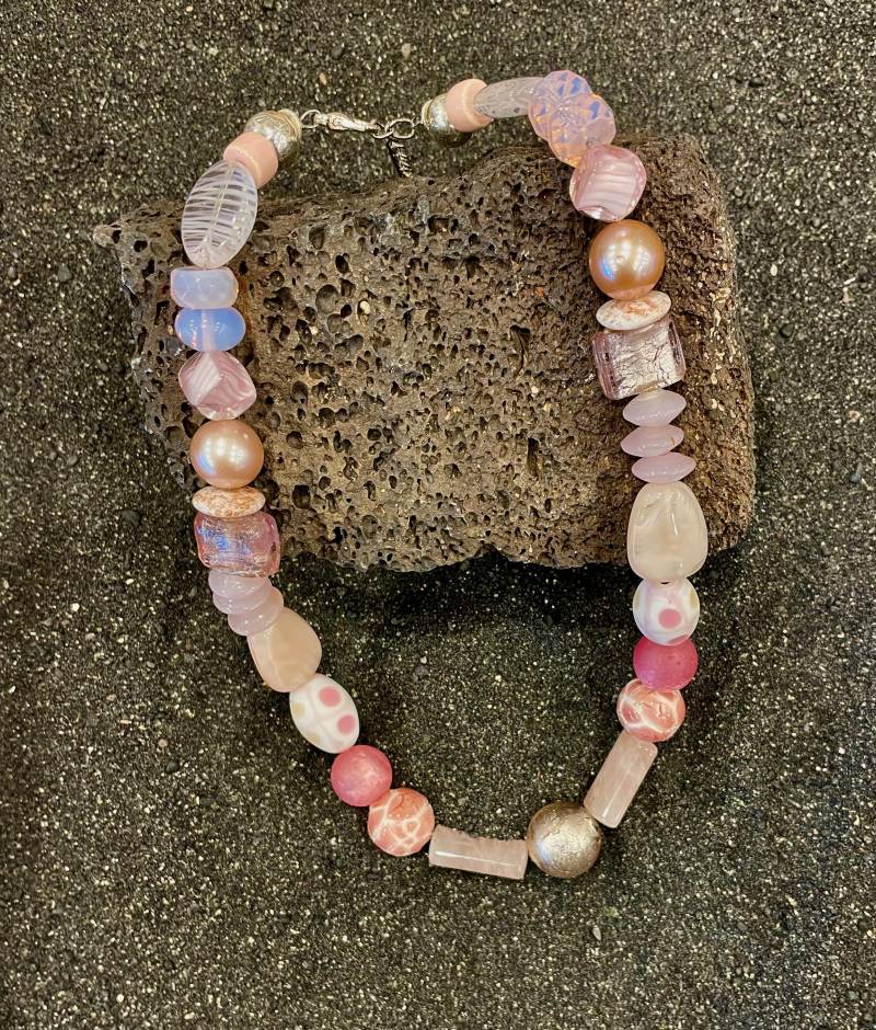 Wunderschöne Kurze Perlenkette in Zartem Rosa Für Frauen. Chunky. Magnetverschluss Oder Verlängerungskettchen. Designerkette. Kette Wildrose von perlenampULLs
