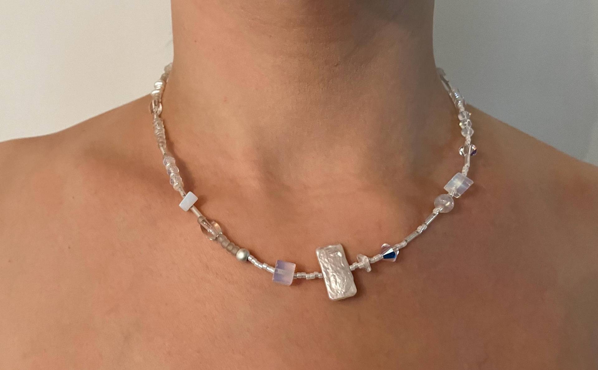 Zierliche Kurze Perlenkette, Designerkette, Ausgefallene Halskette Für Frauen, Verlängerbar Oder Magnetverschluss, Kette Strahlendes Weiß 1 von perlenampULLs