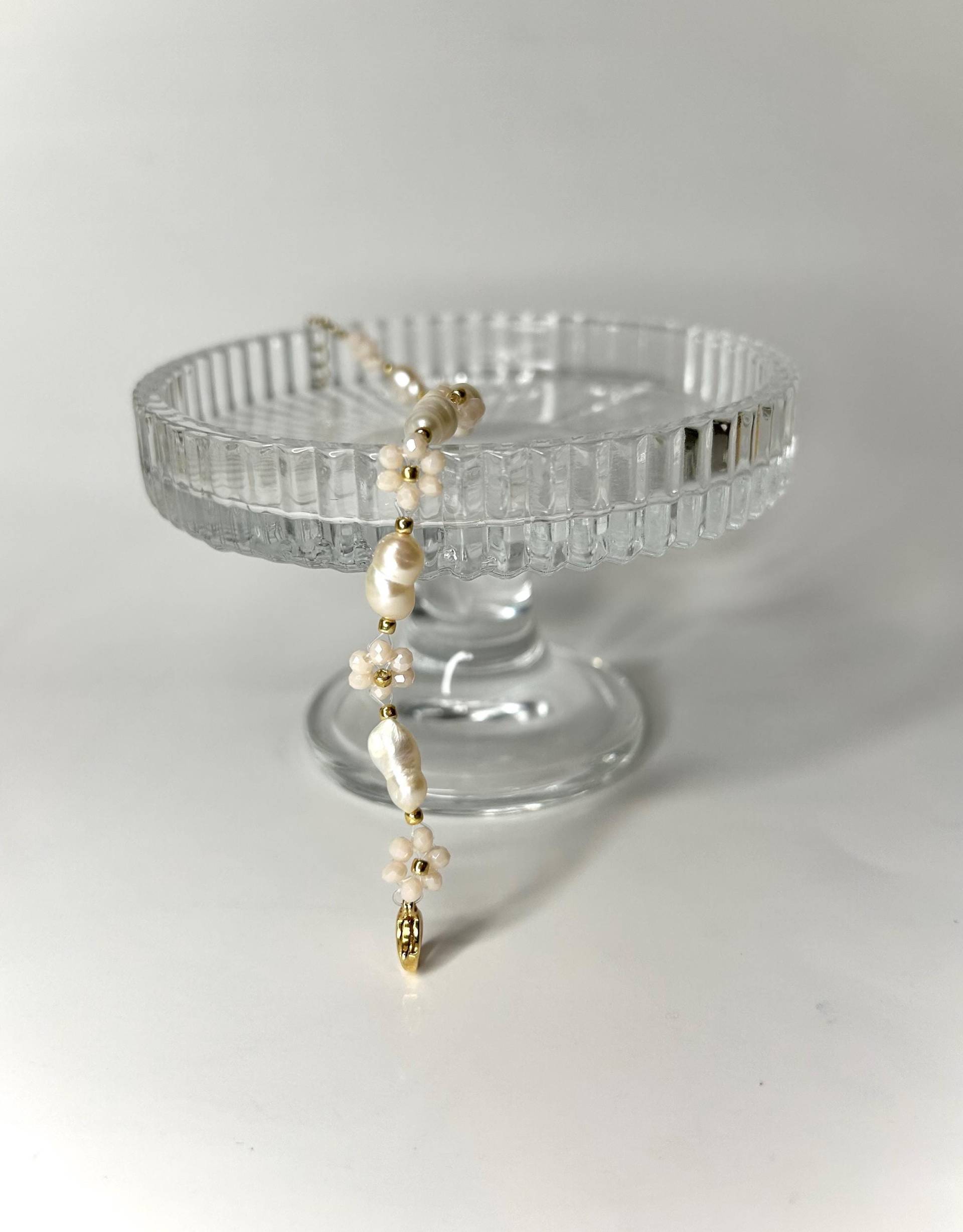 Blumenarmband Mit Süßwasserperlen Rosé von perlenmadl