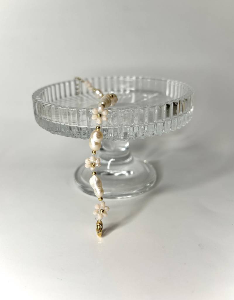 Blumenarmband Mit Süßwasserperlen Rosé Blumenarmband Mit Süßwasserperlen Rosé von perlenmadl