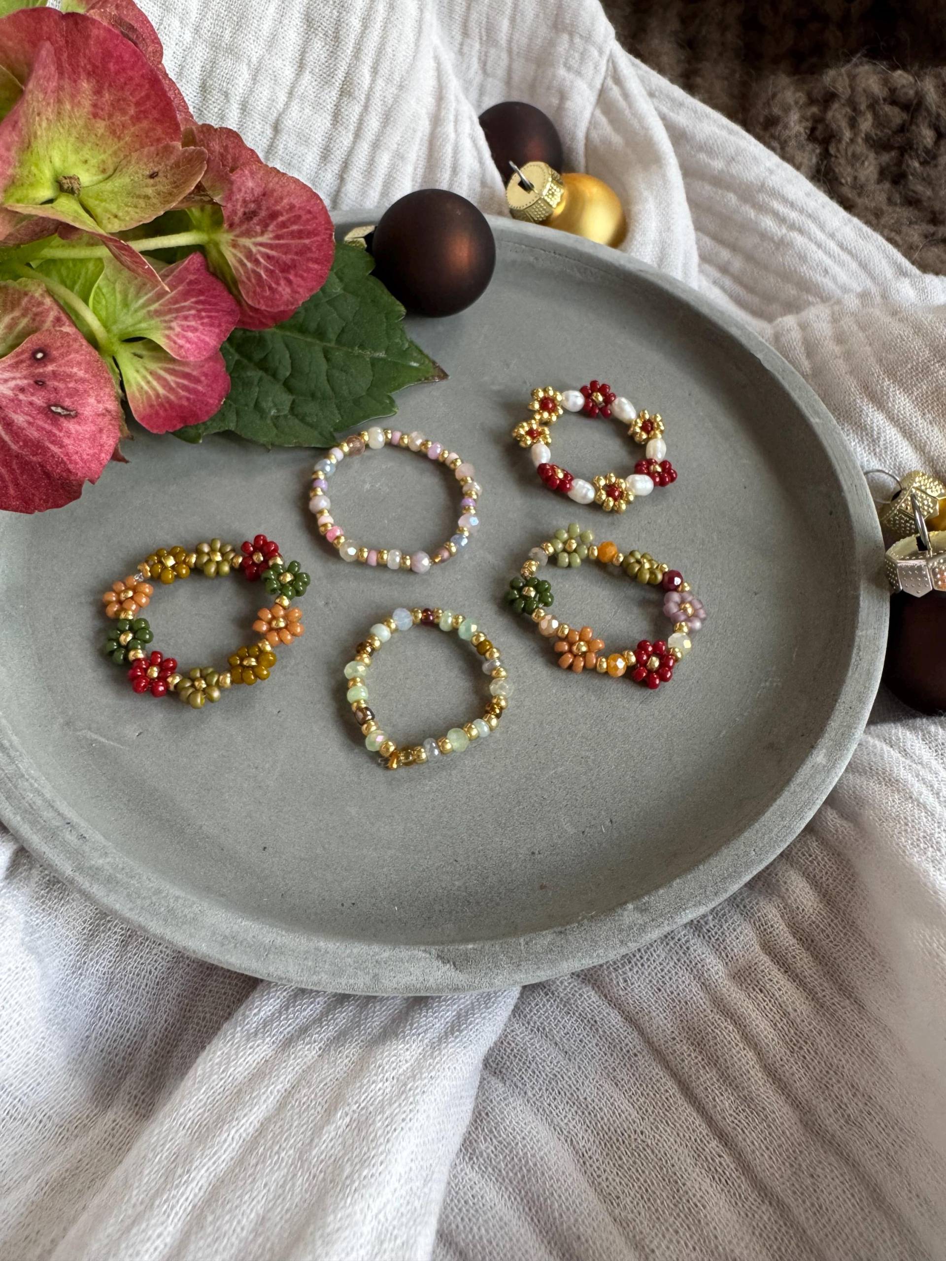 Perlenringe in Herbsttönen von perlenpueppisladen