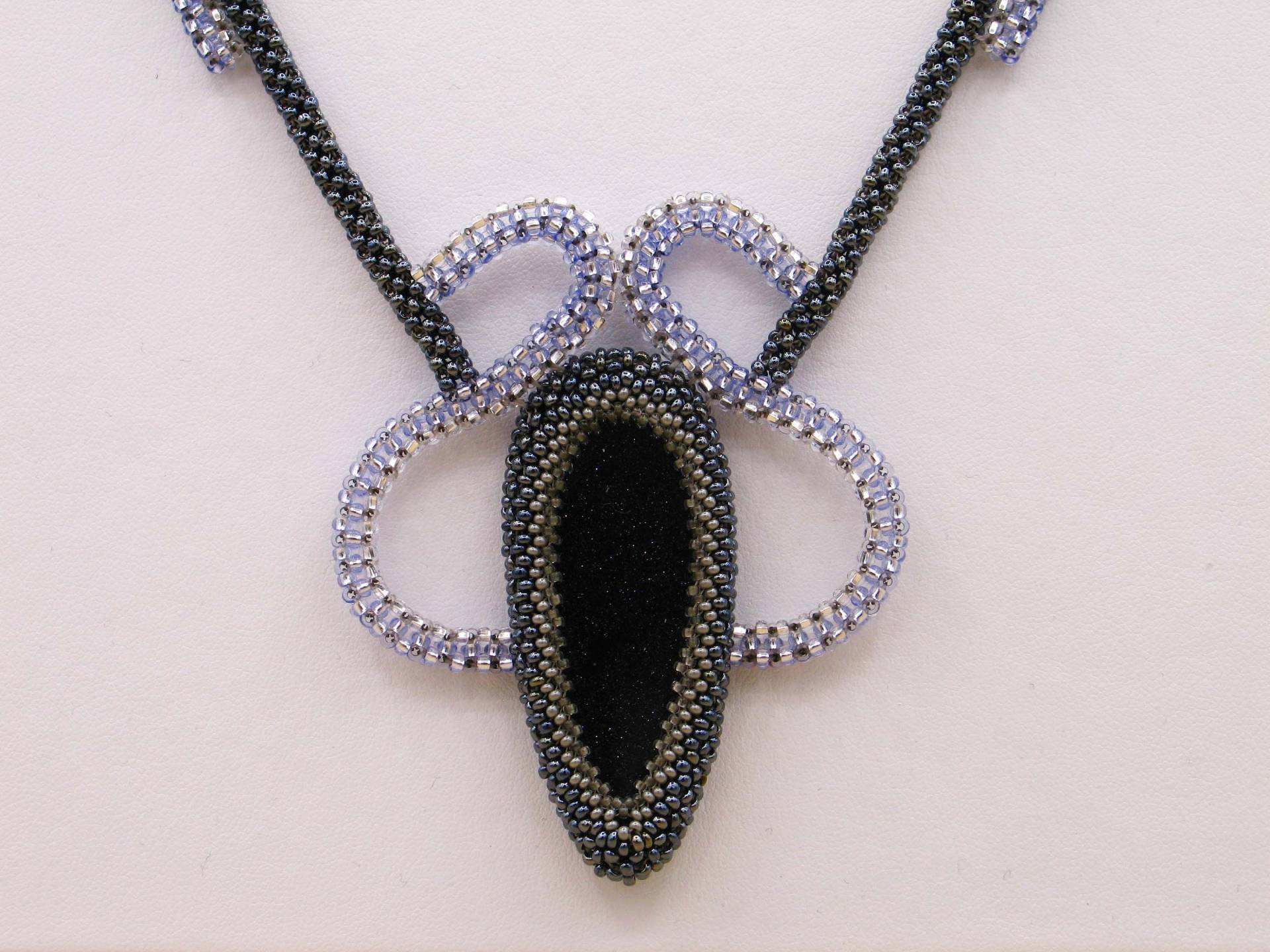 Collier Cubic Raw Mit Sonnenstein; Anthrazit-Blau-Silber Collier Cubic Raw Mit Sonnenstein; Anthrazit-Blau-Silber von perlenschmuckdesign