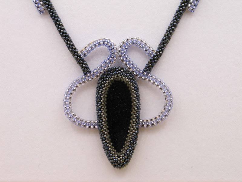 Collier Cubic Raw Mit Sonnenstein; Anthrazit-Blau-Silber von perlenschmuckdesign