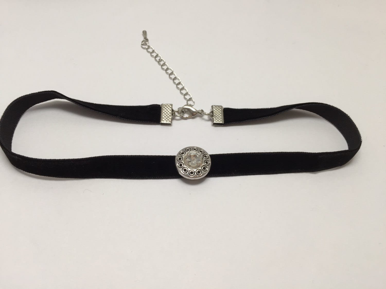 Schwarzes Samthalsband Mit Strassperle Ref. 781 Schwarzes Samthalsband Mit Strassperle Ref. 781 von perlesacoco