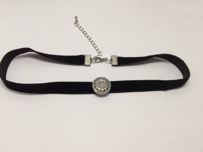 Schwarzes Samthalsband Mit Strassperle Ref. 781 Schwarzes Samthalsband Mit Strassperle Ref. 781 von perlesacoco
