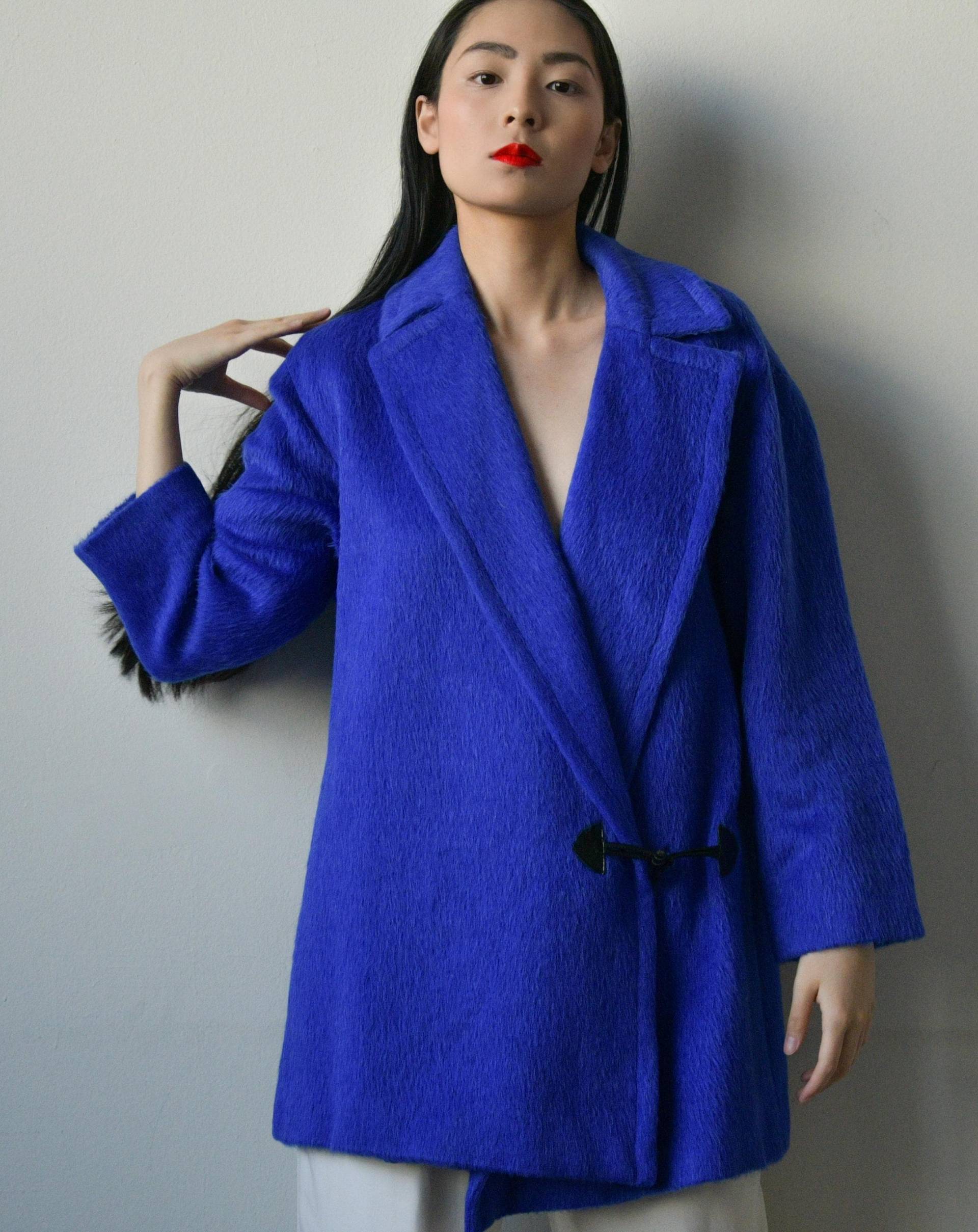 3362O/Genny Royal Blauer Knebelmantel von persephonevintage