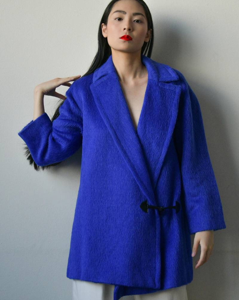 3362O/Genny Royal Blauer Knebelmantel von persephonevintage