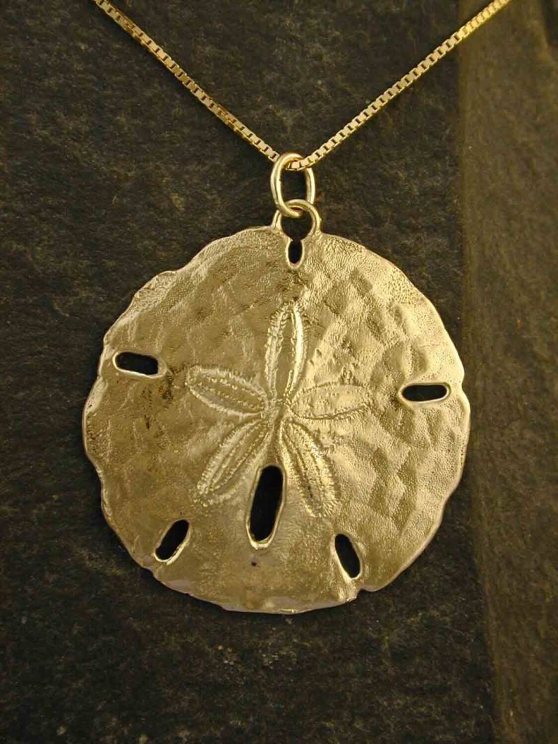 14K Gold Atlantic Sand Dollar An Einer Goldkette 14K Gold Atlantic Sand Dollar An Einer Goldkette von peteconder