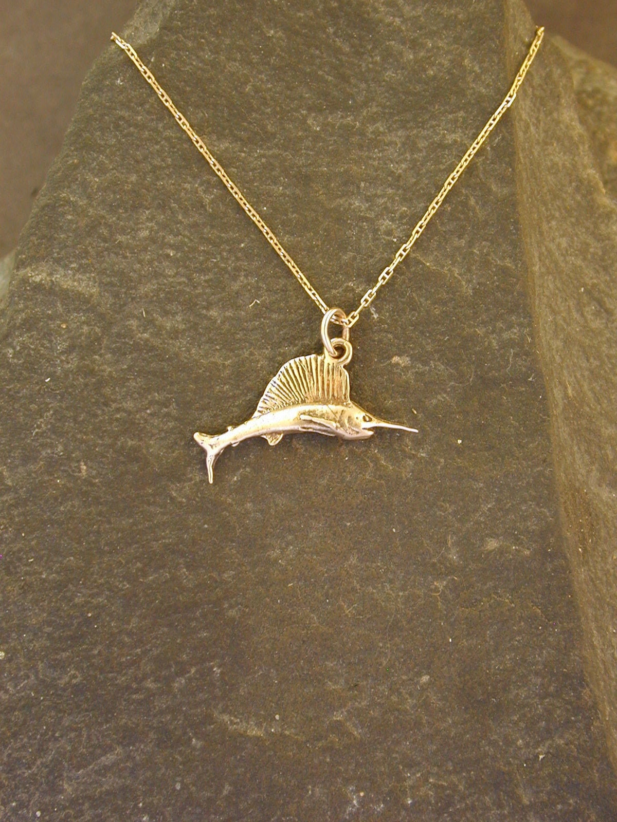 14K Gold Segelfin Marlin Fisch Anhänger An Goldkette von peteconder