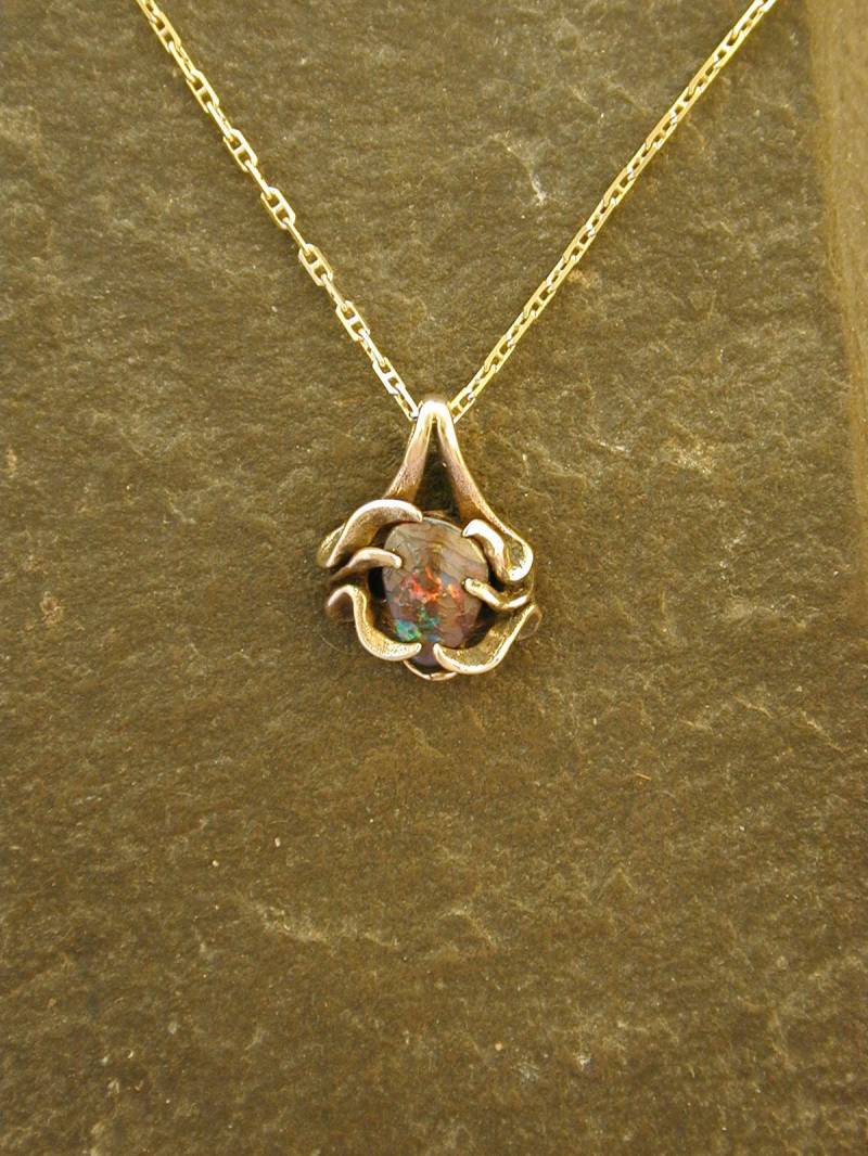 14K Gold Und Original Opal Anhänger An Einer Goldkette von peteconder