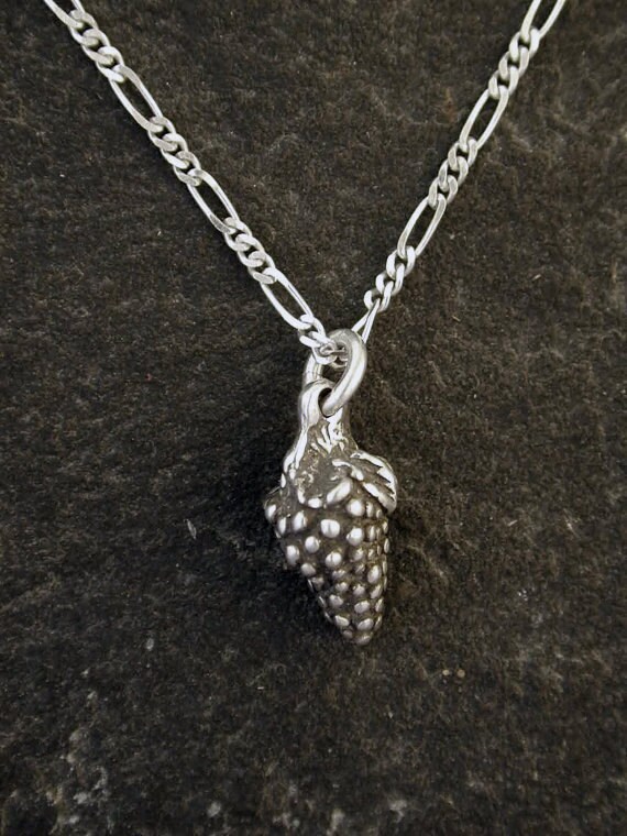 925 Silber Trauben Cluster Anhänger An Einer Sterling Kette von peteconder