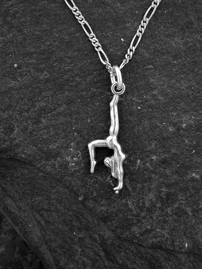 Akrobat Turner Anhänger Aus Sterling Silber An Einer Kette Reinem 925 von peteconder
