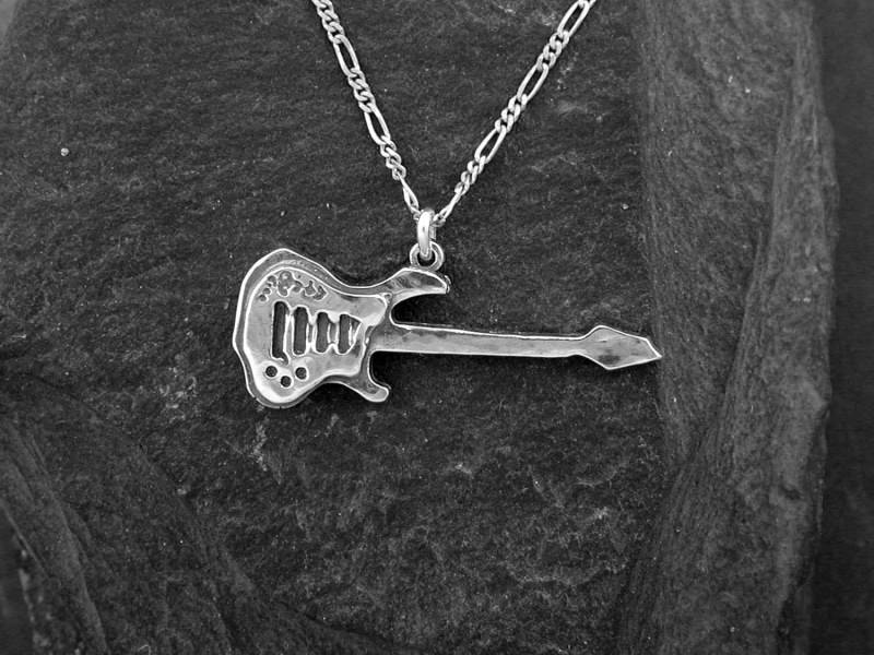 E-Gitarre Anhänger Aus Sterlingsilber An Einer Kette Sterlingsilber von peteconder