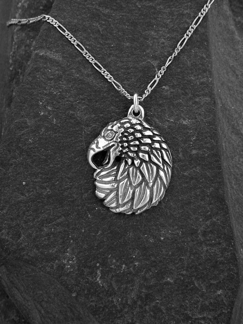 Sterling Silber Adler Kopf Anhänger An Einer Kette Aus Sterlingsilber von peteconder