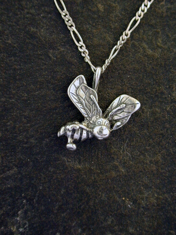 Sterling Silber Biene Anhänger An Einer Kette Aus Sterlingsilber von peteconder