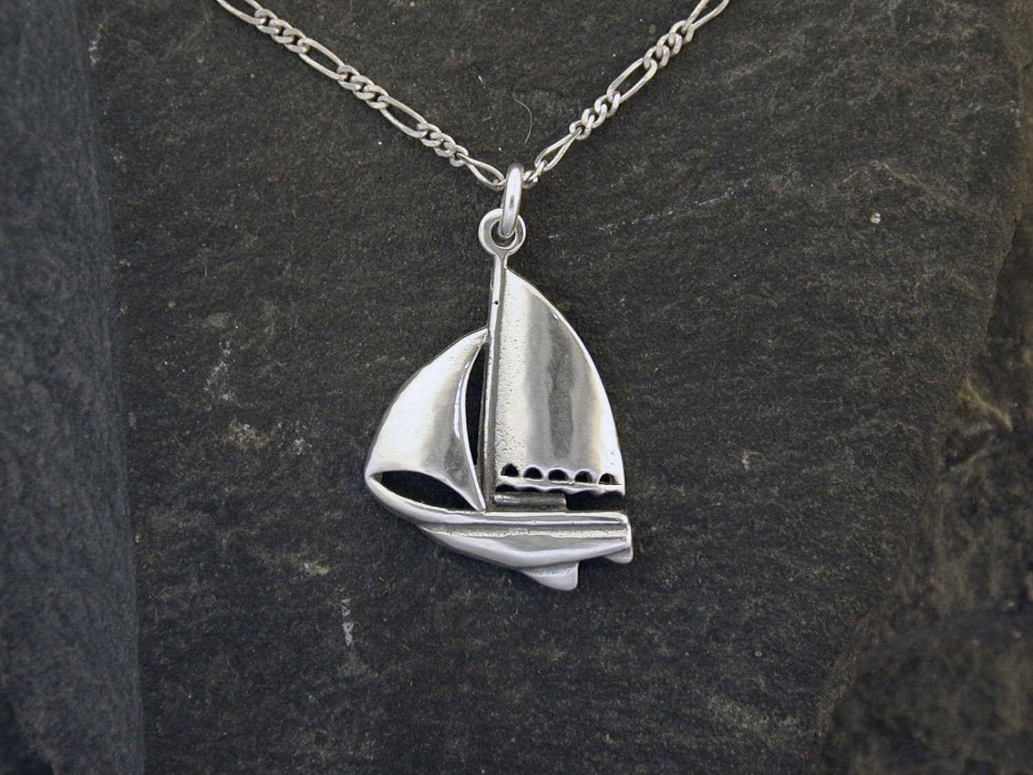 Sterling Silber Boot Riged Segelboot Anhänger An Einer Kette Aus Sterlingsilber Sterling Silber Boot Riged Segelboot Anhänger An Einer Kette Aus Sterlingsilber von peteconder