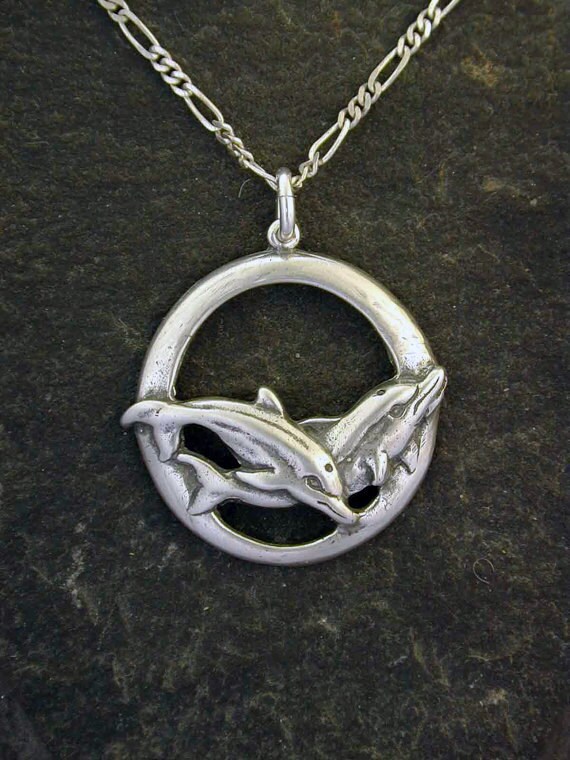 Sterling Silber Delfine Anhänger An Einer Kette Aus Sterlingsilber von peteconder