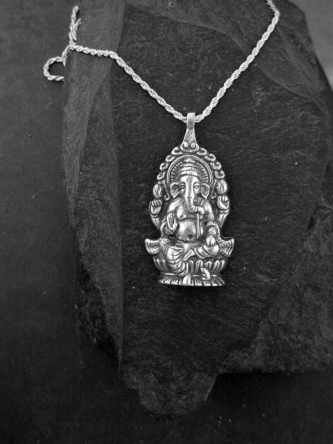 Sterling Silber Ganesh Elefant Gott Anhänger An Einer Kette Aus Sterlingsilber von peteconder