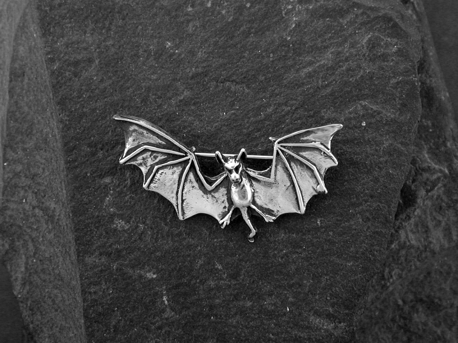 Sterling Silber Große Fledermaus Anhänger An Einer Kette Aus Sterlingsilber Sterling Silber Große Fledermaus Anhänger An Einer Kette Aus Sterlingsilber von peteconder