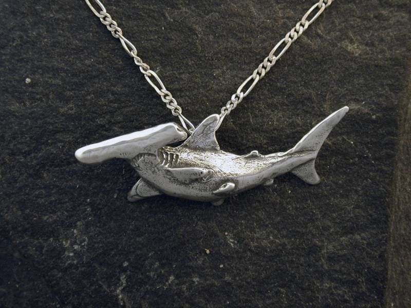 Sterling Silber Hammerhai Haifischanhänger An Einer Kette Aus Sterlingsilber von peteconder